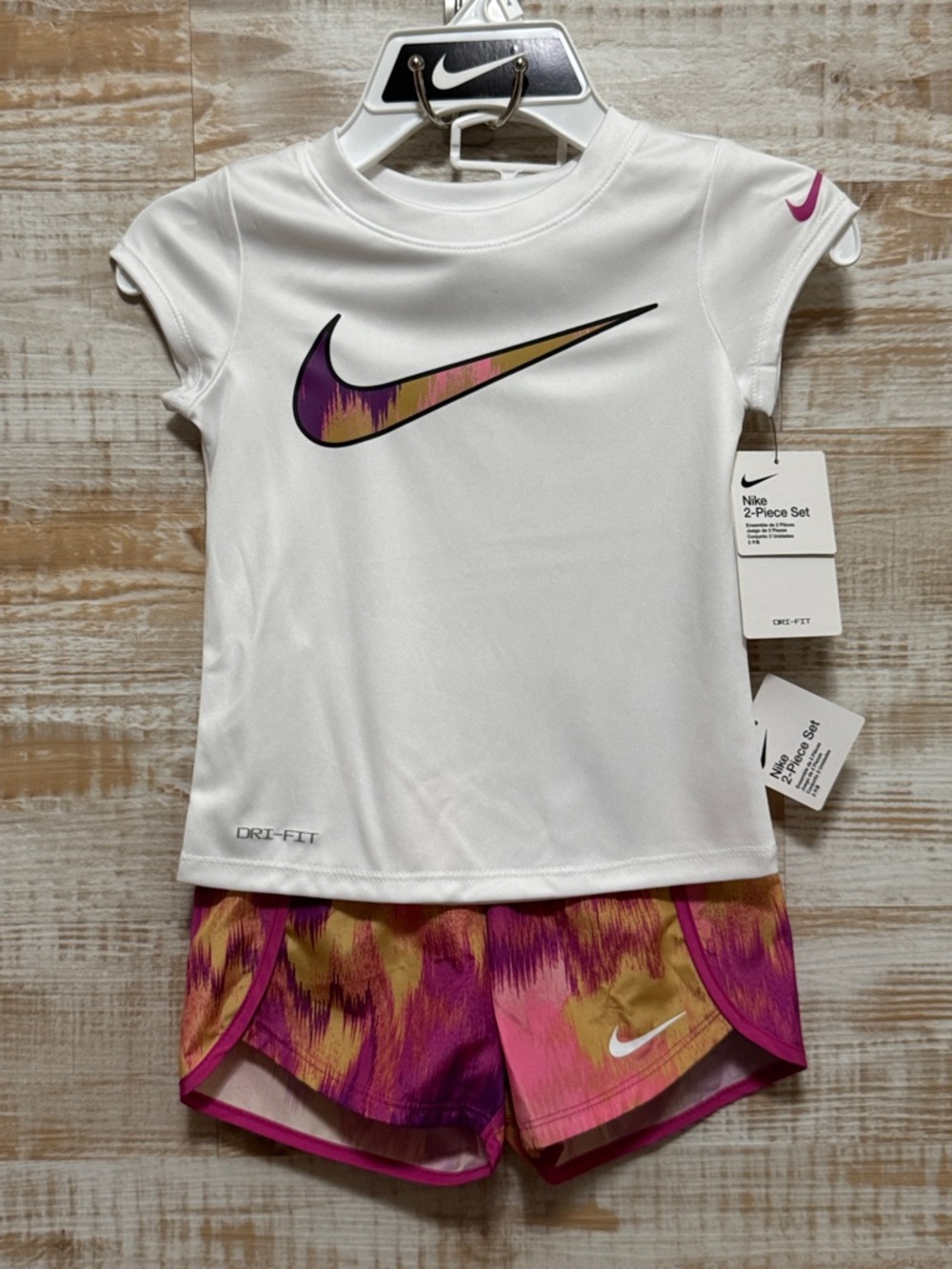 Nike Girl’s White Tee with Pink/Purple/Gold Swoosh & Matching Shorts in Size 4T